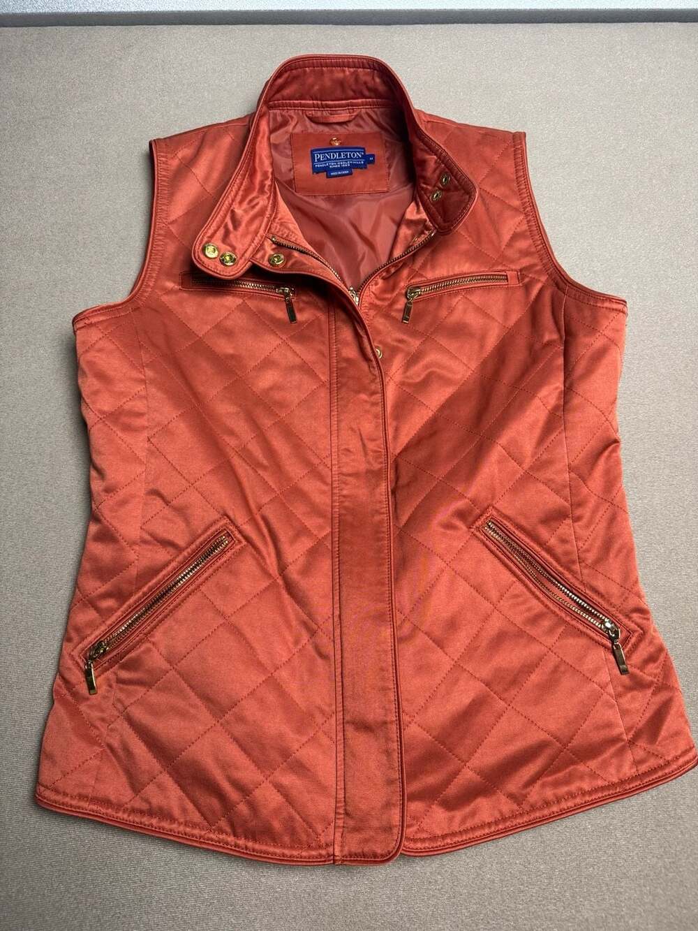 Pendleton Quilted Vest Size M Rust Orange Full Zip Stand Collar